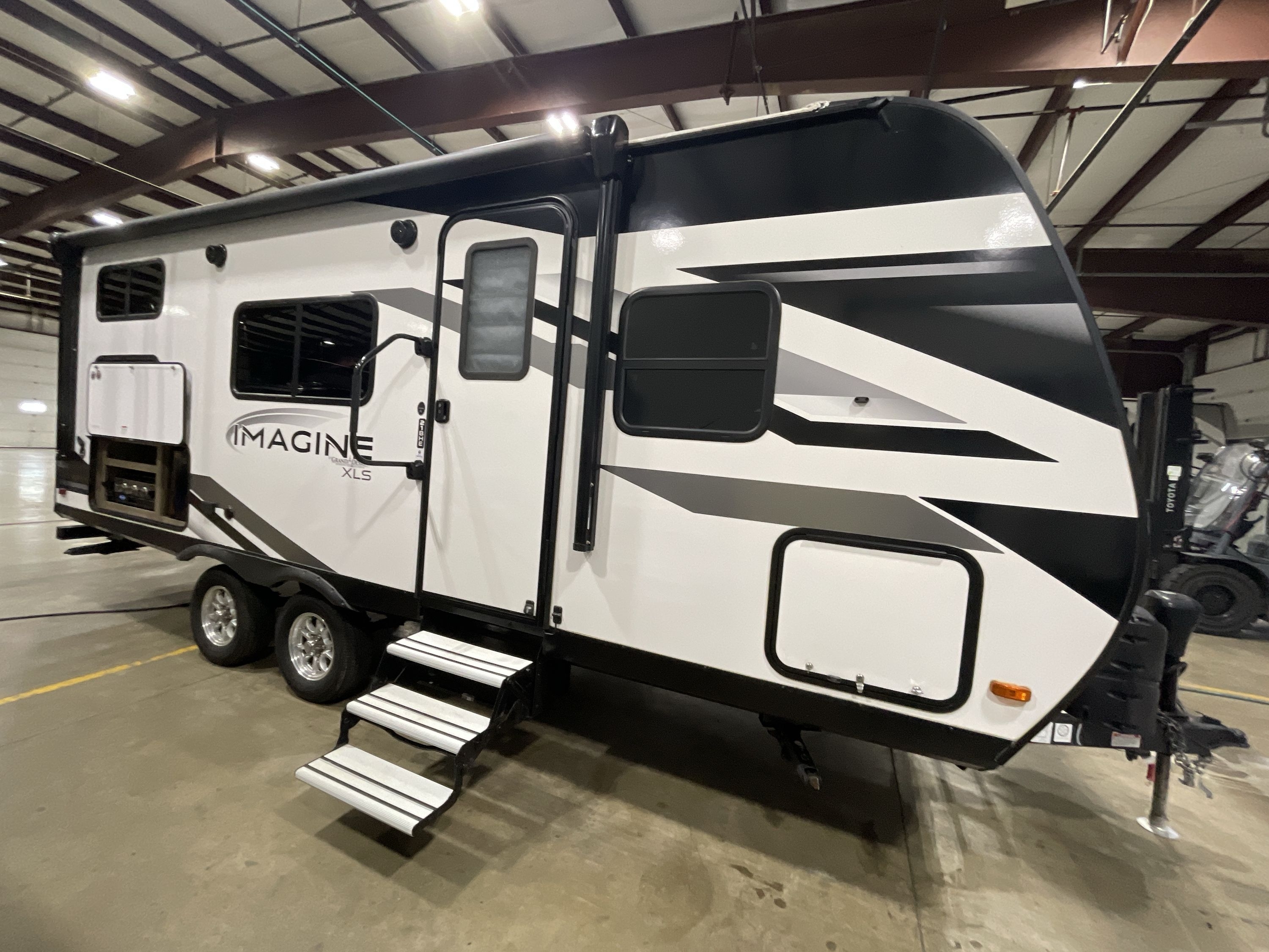 2022 Grand Design IMAGINE XLS 21BHE RV