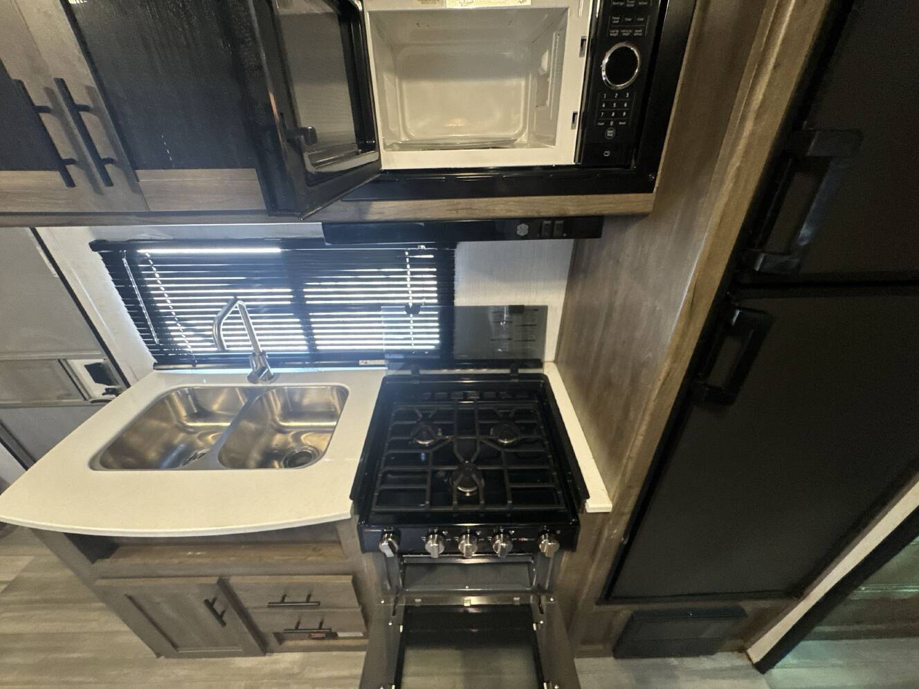 A photo of this 2022 Heartland PIONEER RG28