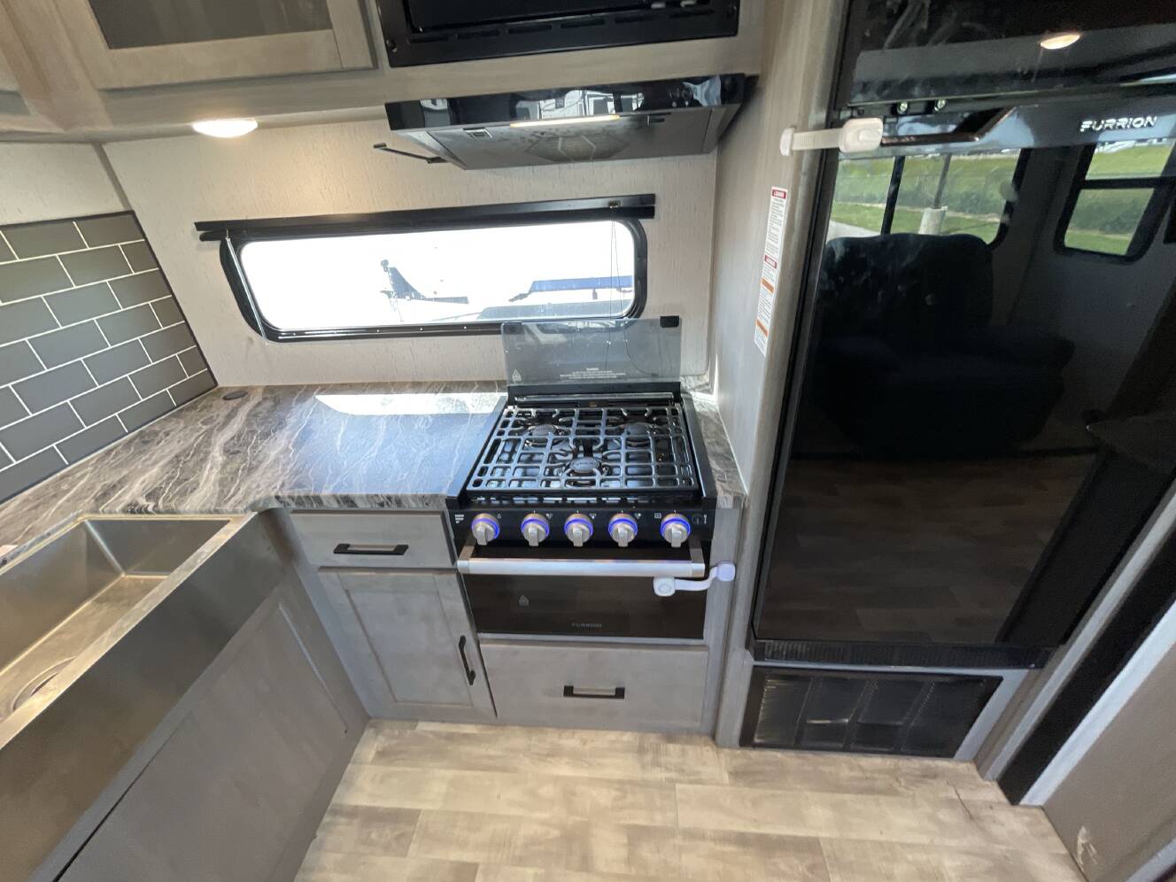 A photo of this 2023 Dutchmen KODIAK 332BHSL
