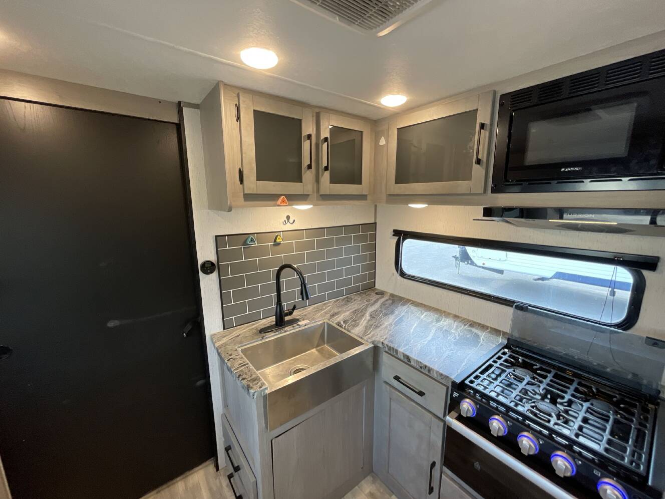 A photo of this 2023 Dutchmen KODIAK 332BHSL