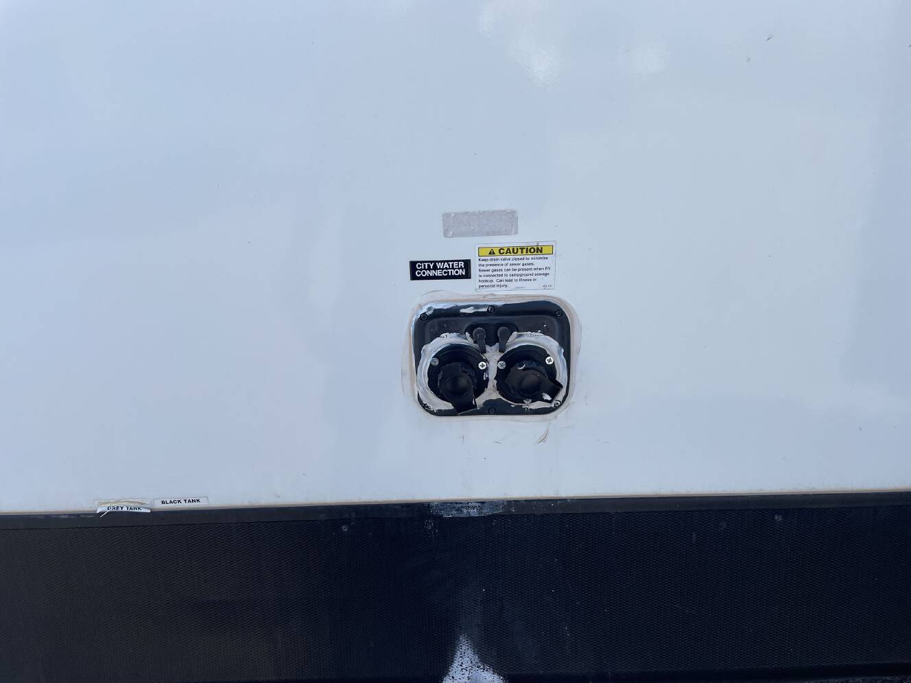 A photo of this 2023 Dutchmen KODIAK 332BHSL