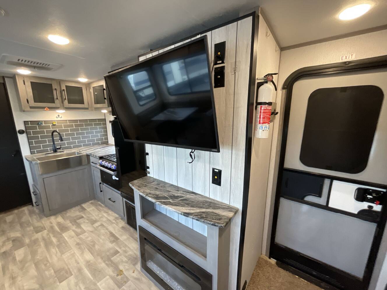 A photo of this 2023 Dutchmen KODIAK 332BHSL
