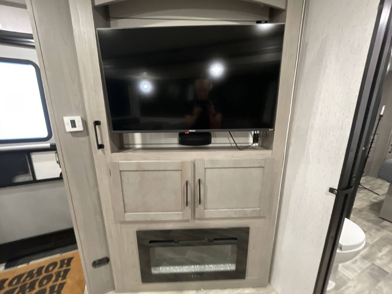 A photo of this 2022 Dutchmen KODIAK ULTIMATE 2921FKDS
