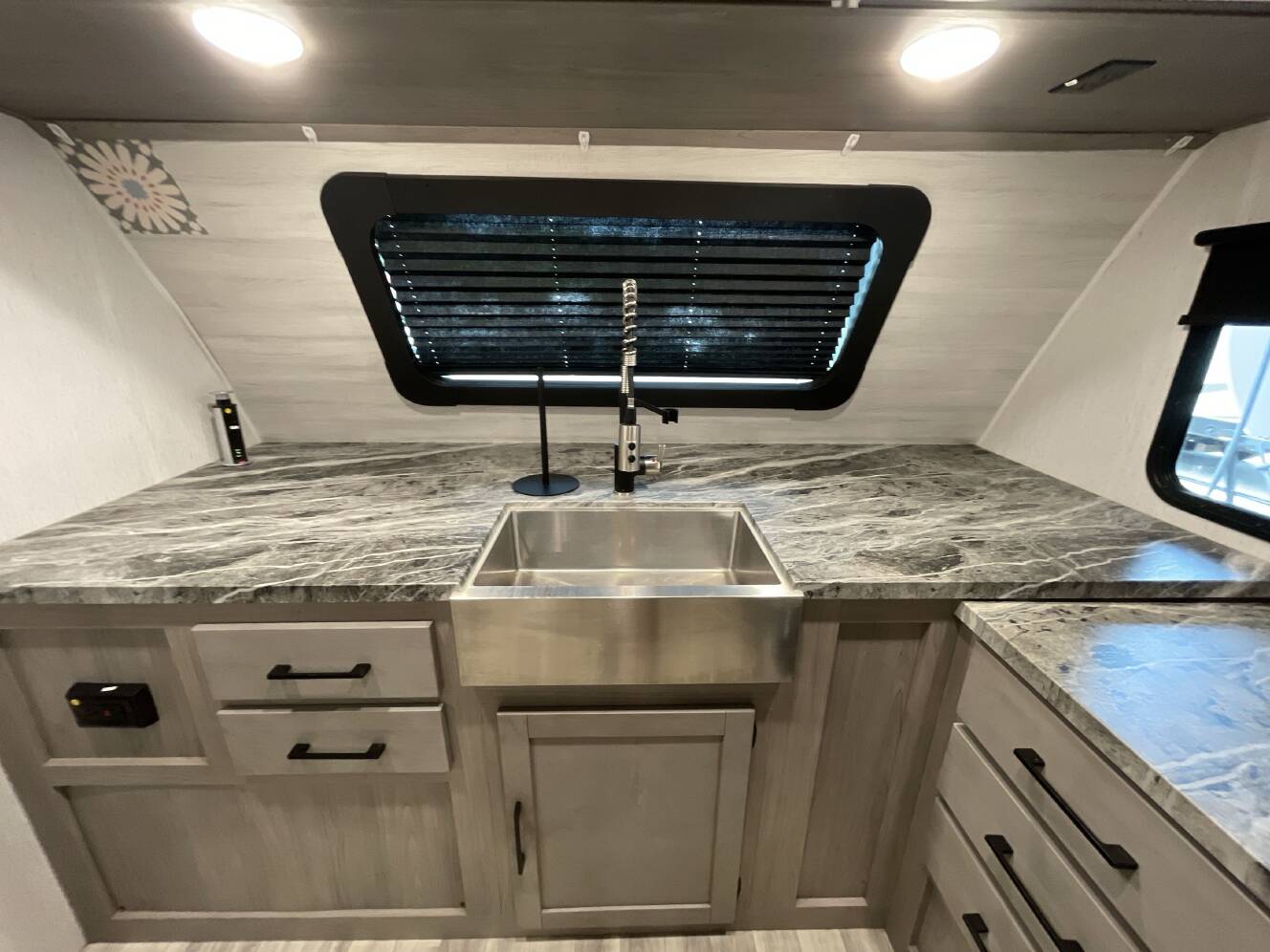 A photo of this 2022 Dutchmen KODIAK ULTIMATE 2921FKDS