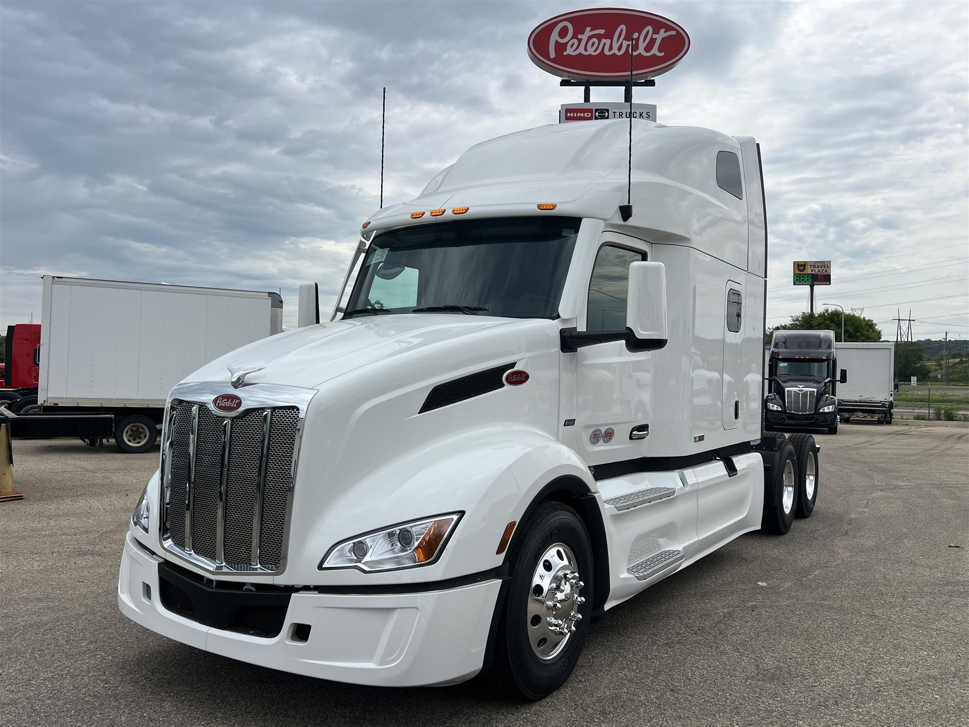 2027 PETERBILT 579 in South Saint Paul, MN