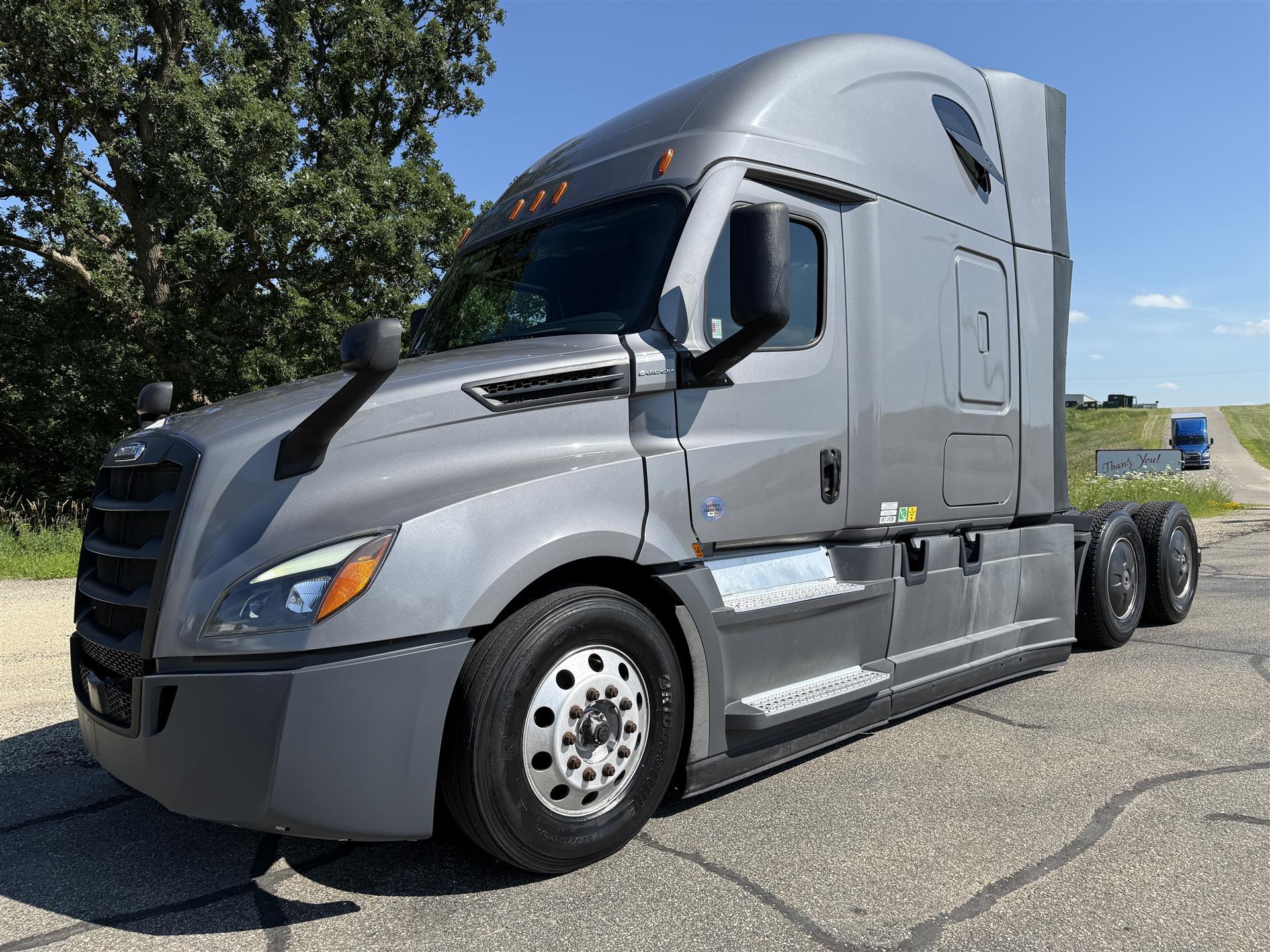 2022 FREIGHTLINER CASCADIA 126 in Rochester, MN