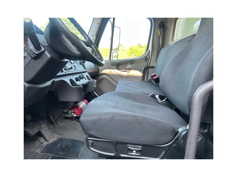 2020 FREIGHTLINER BUSINESS CLASS M2