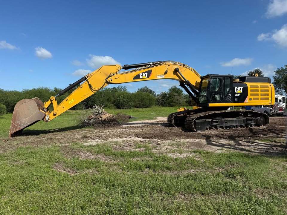 2019 CAT 352F in Louisville, KS