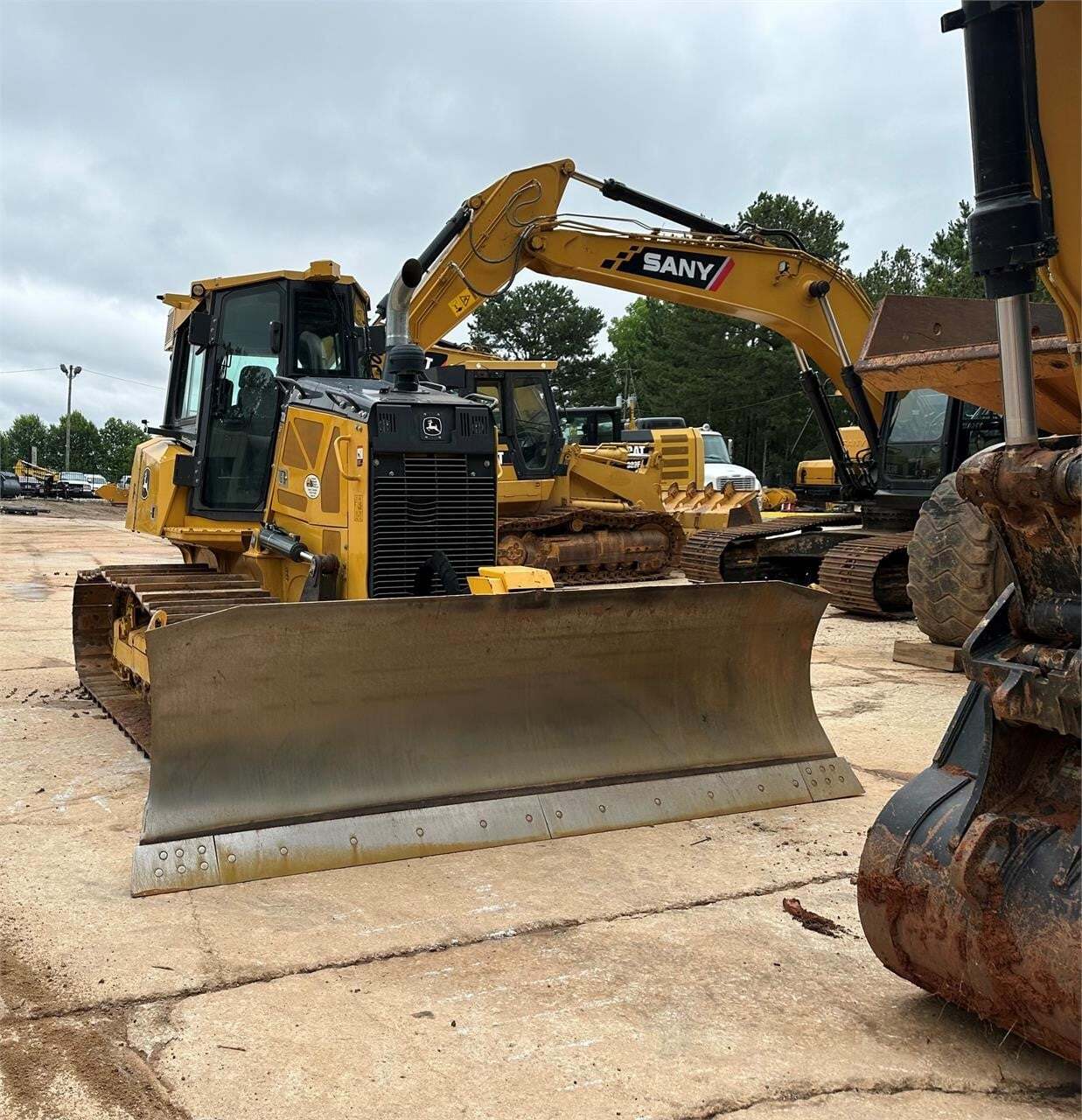 2017 DEERE 700K LGP in Atlanta, GA