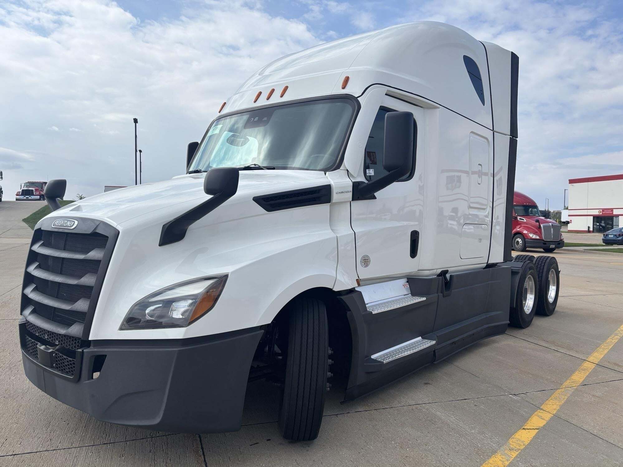 2023 FREIGHTLINER CASCADIA 126 in Oak Creek, WI