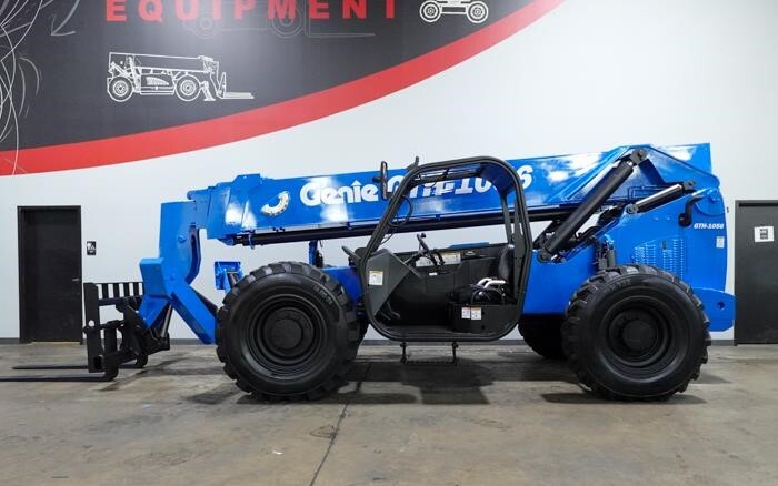 2014 GENIE GTH1056 in Cary, IL
