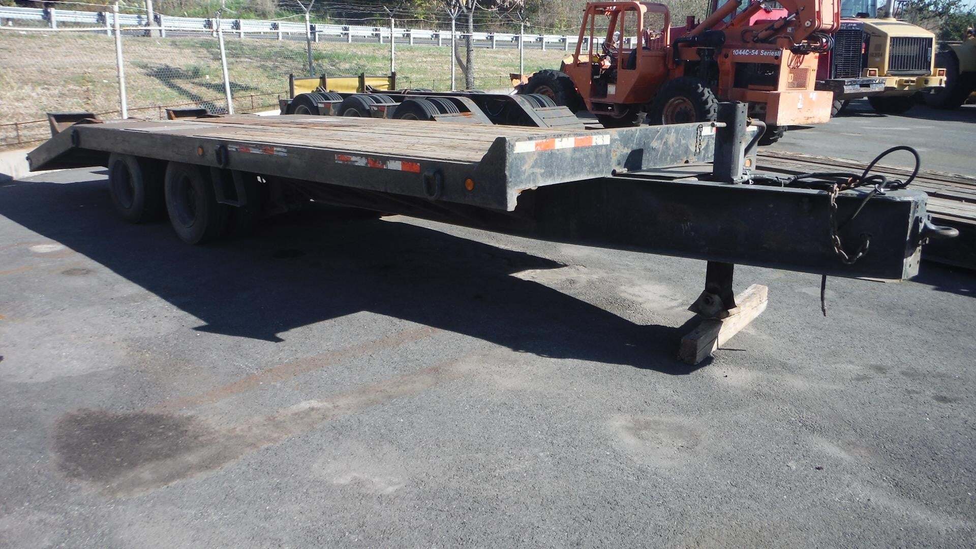 2005 TOWMASTER T-40LP in Newark, NJ