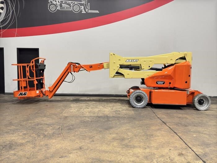 2011 JLG E400AJPN in Cary, IL