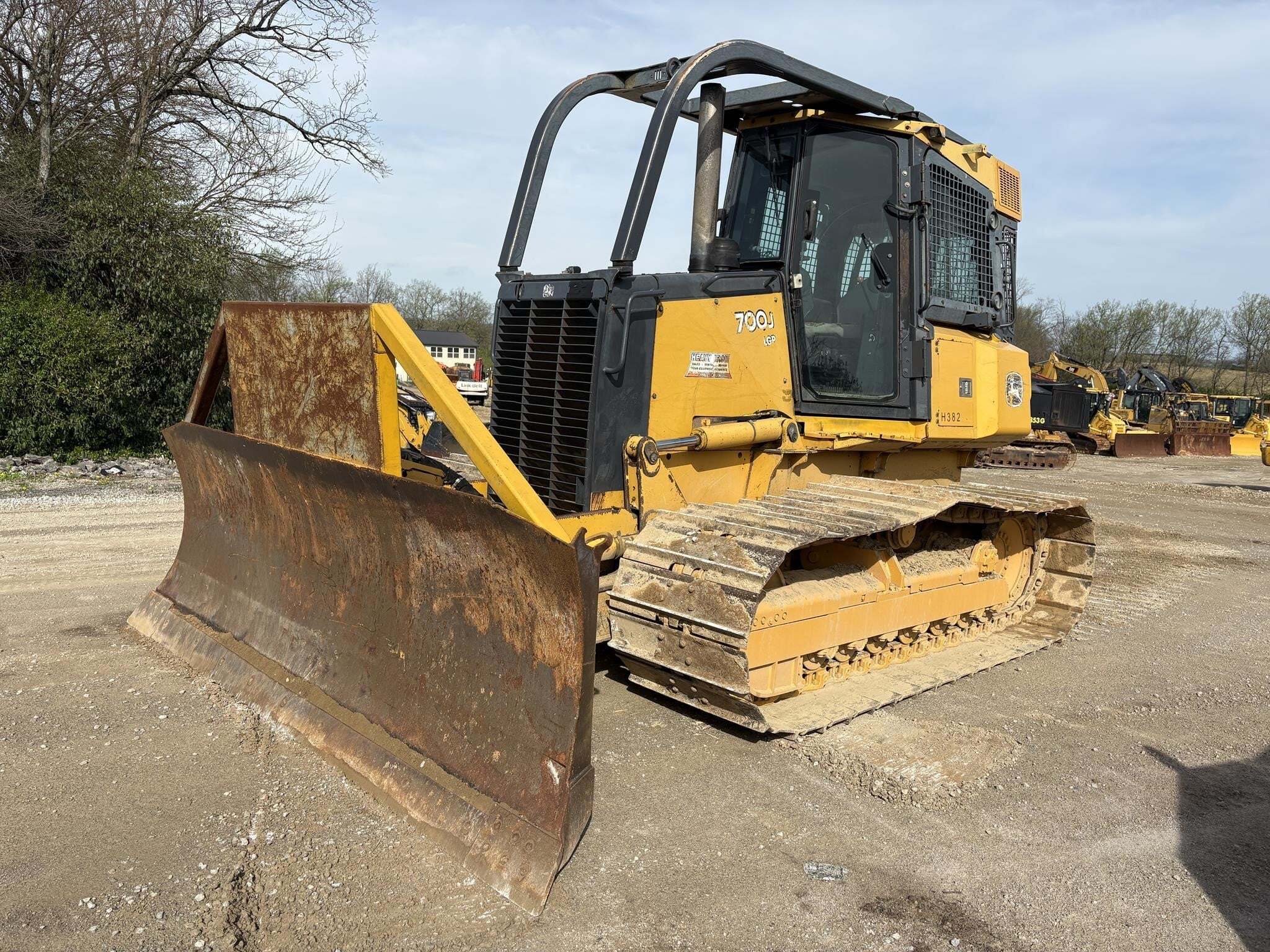 2008 DEERE 700J LGP in Pleasureville, KY