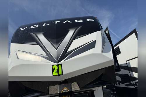 2021 Dutchmen VOLTAGE TRITON 3551 in findlay OH