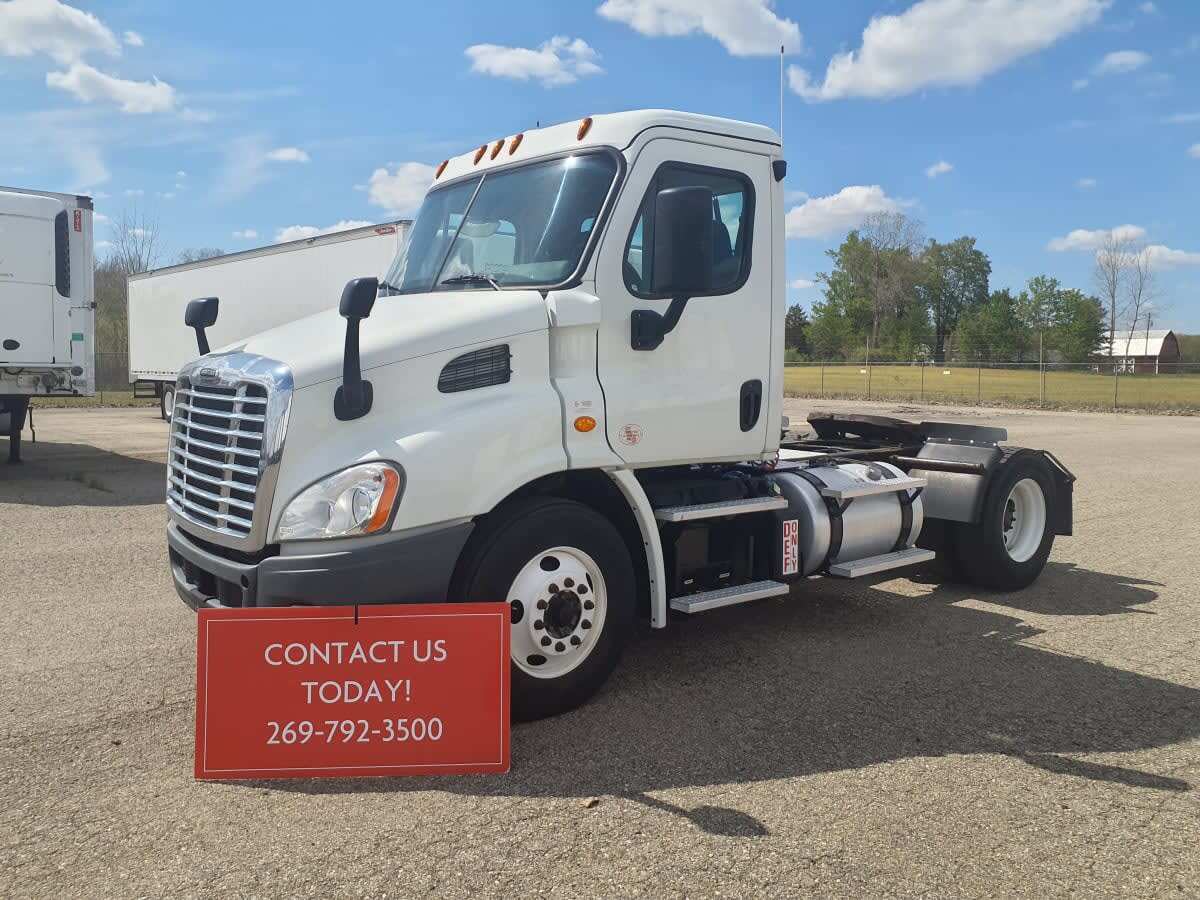 2019 FREIGHTLINER CASCADIA 113 in Wayland, MI