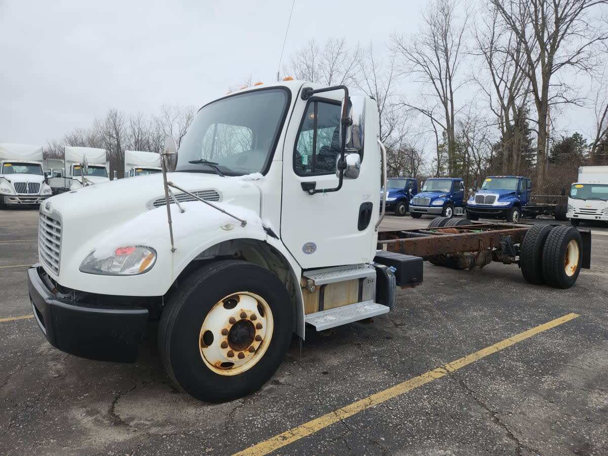 2017 FREIGHTLINER BUSINESS CLASS M2 106 in Hilliard, OH