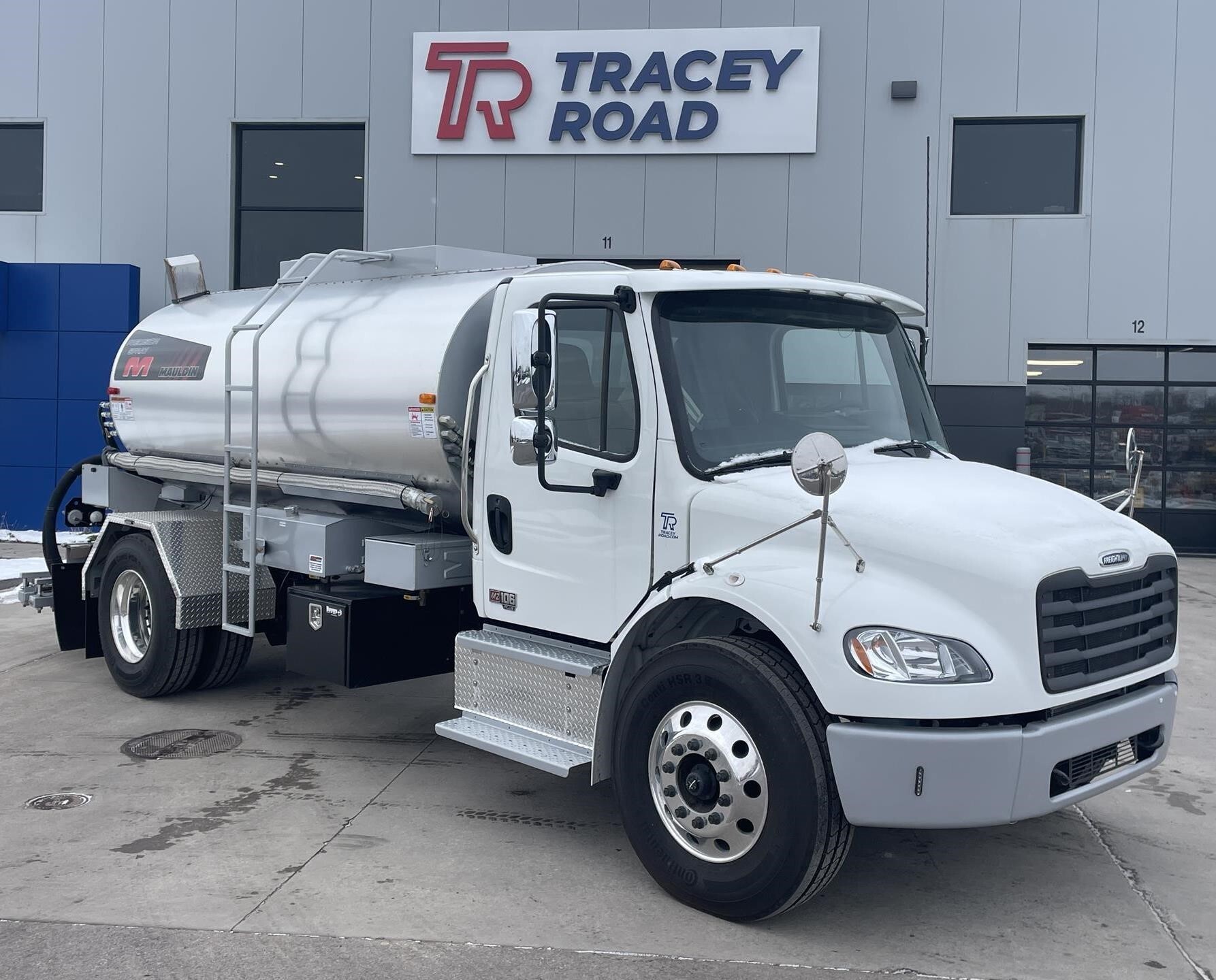2025 FREIGHTLINER BUSINESS CLASS M2 106 PLUS in East Syracuse, NY