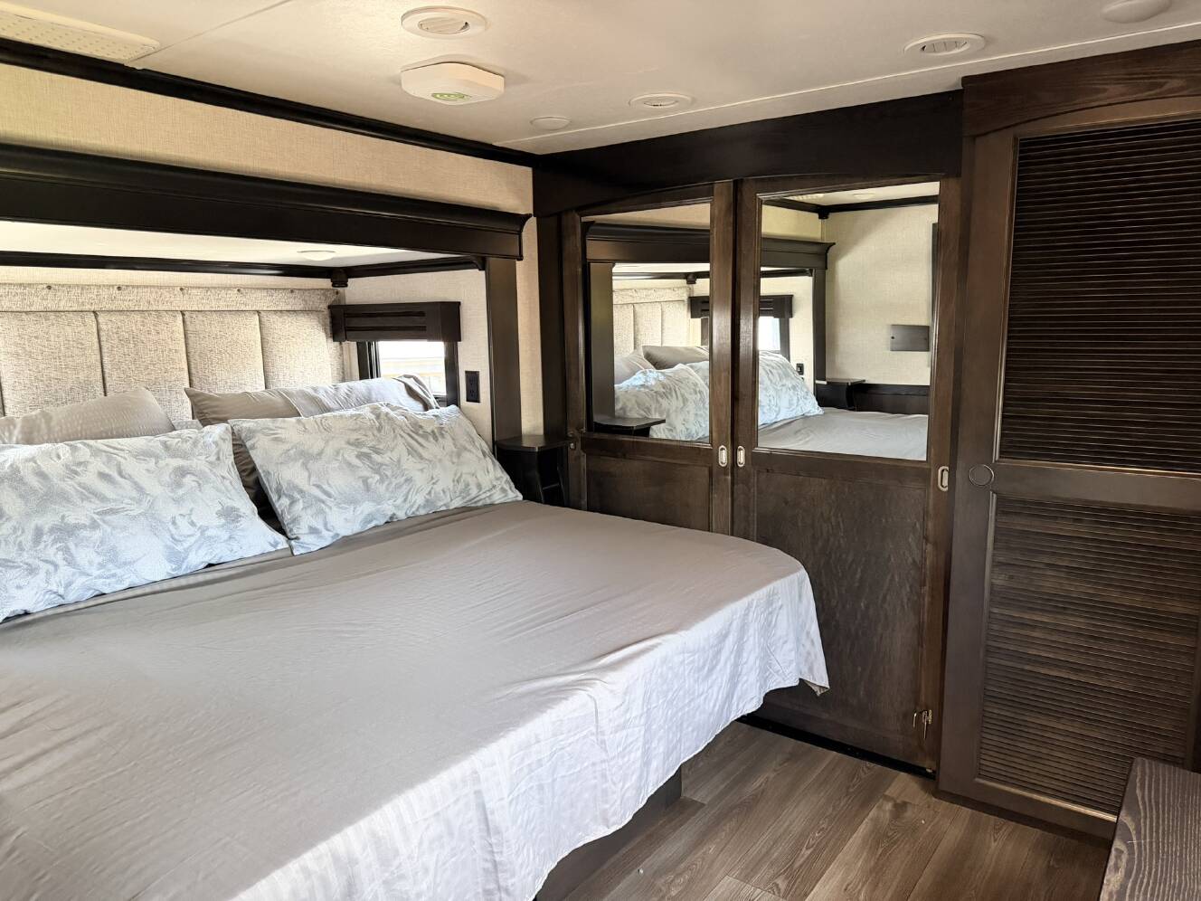 A photo of this 2021 Redwood REDWOOD 3401RL