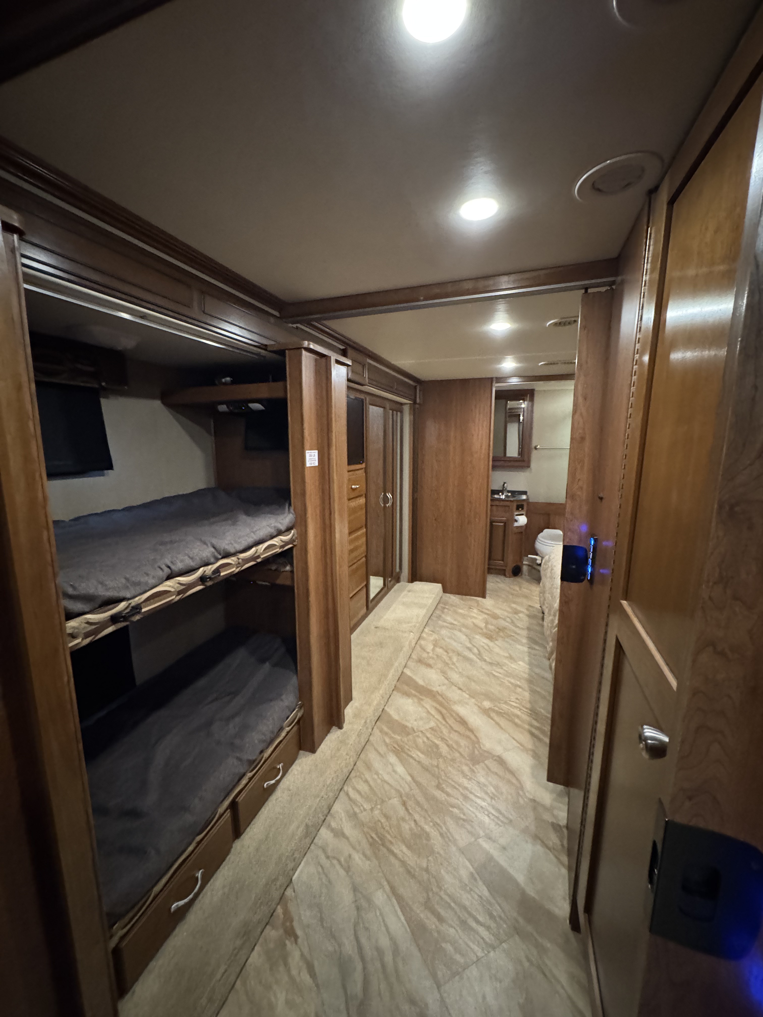 2017 Fleetwood BOUNDER 36H RV