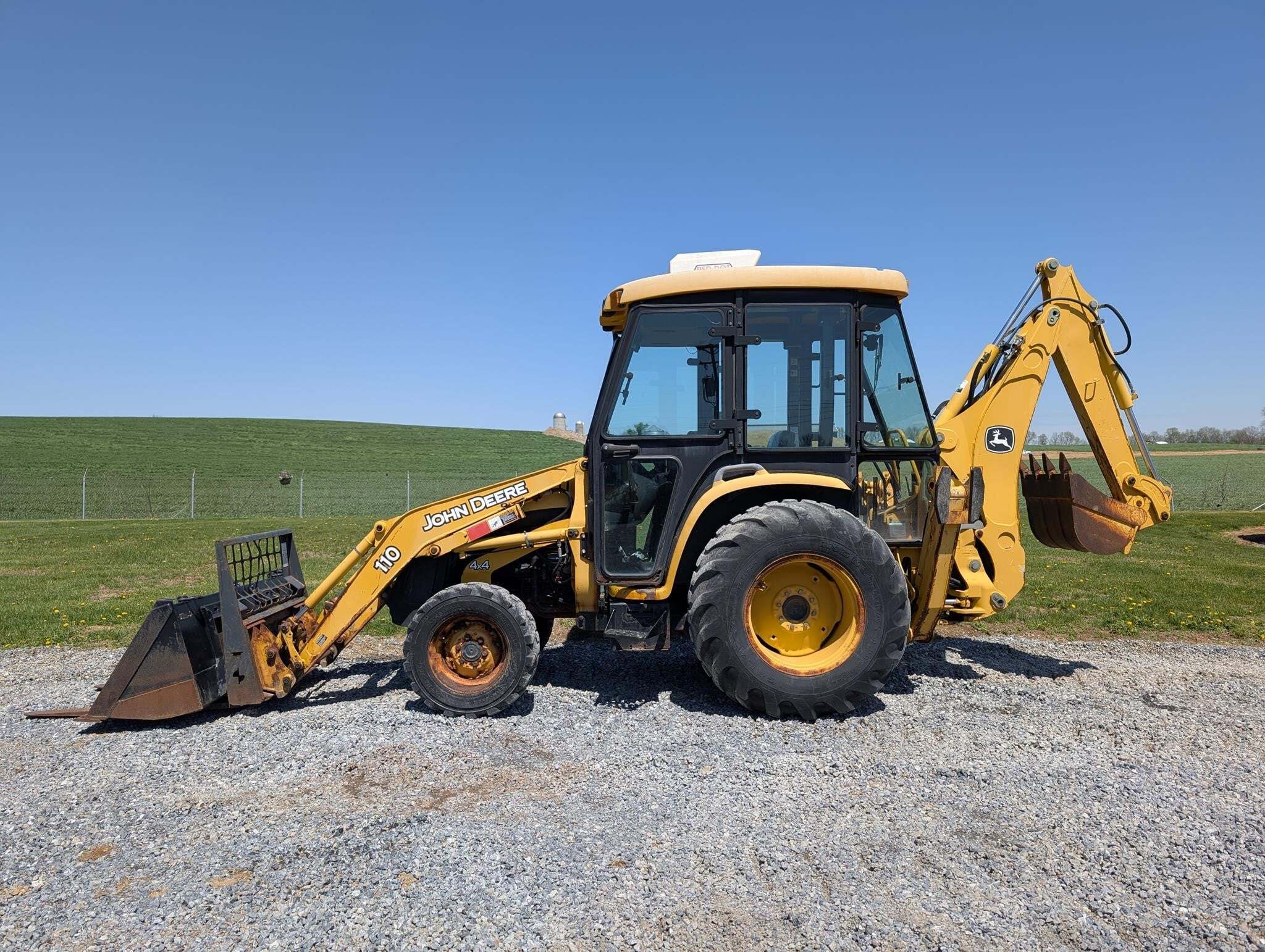2003 DEERE 110A in Womelsdorf, PA