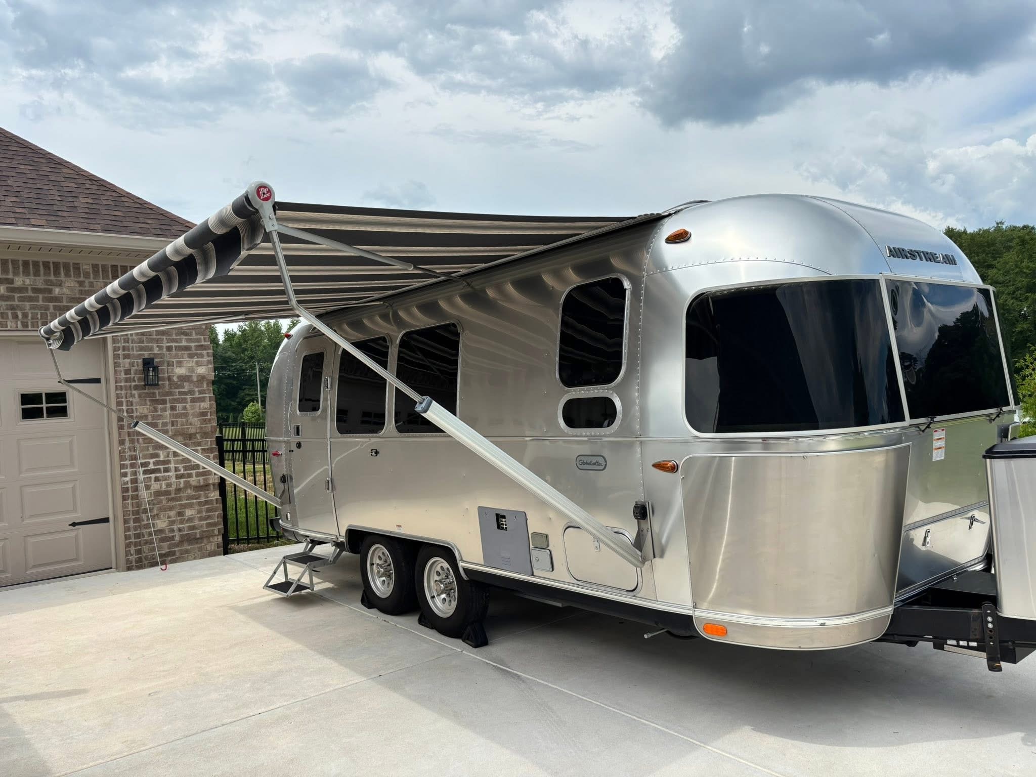 2020 Airstream GLOBETROTTER 23FB TWIN RV