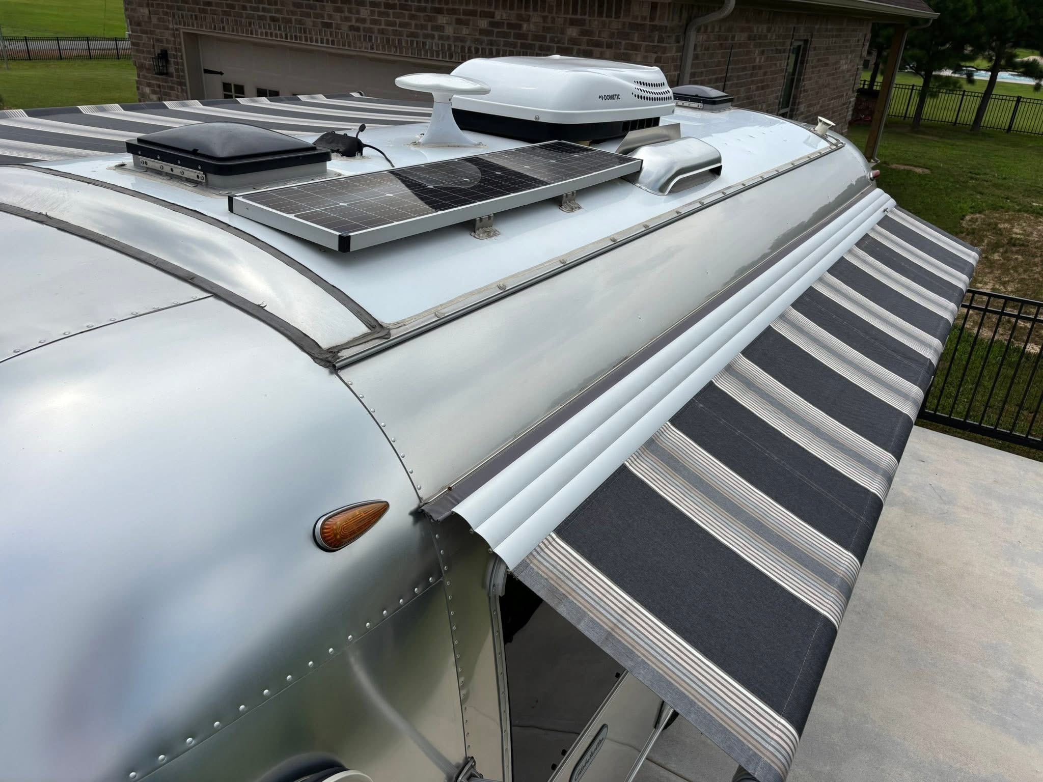 2020 Airstream GLOBETROTTER 23FB TWIN in leoma TN