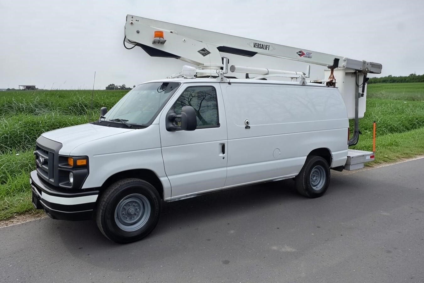 2013 VERSALIFT VAN TEL29N in Hatfield, PA