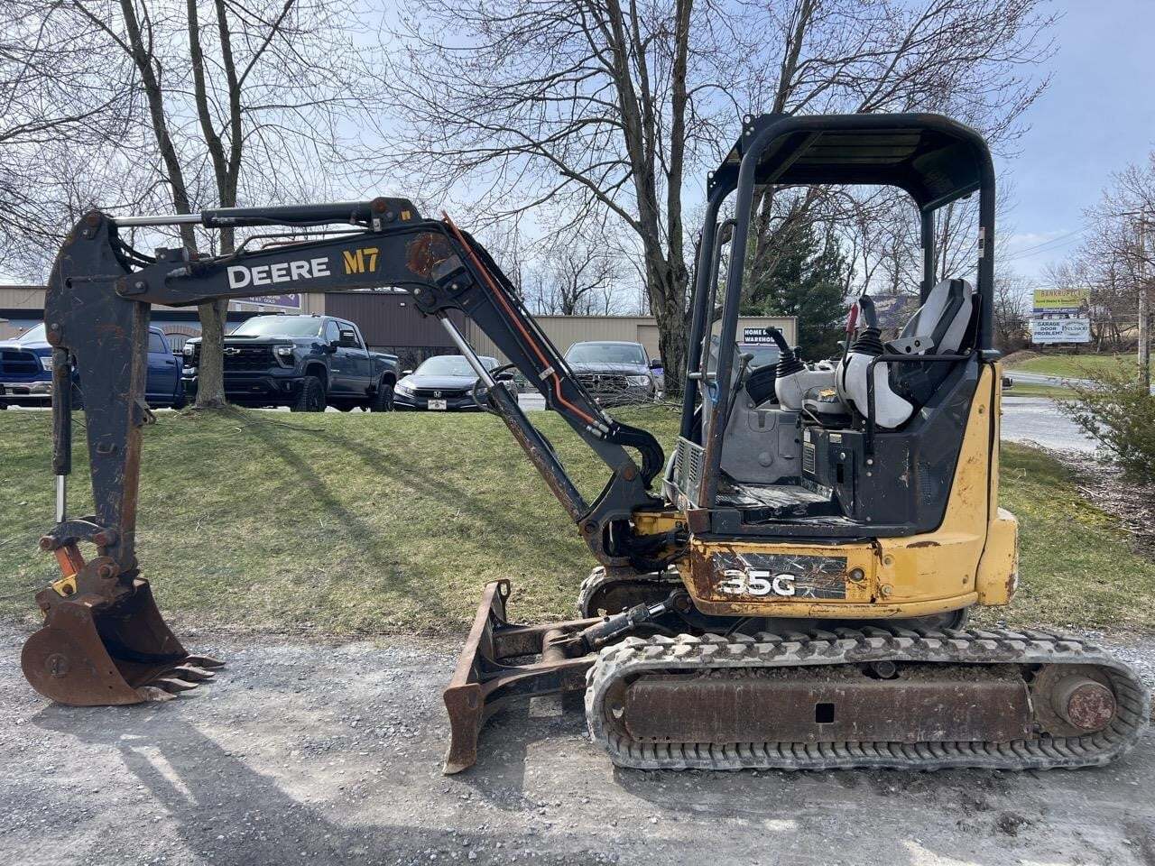 2016 DEERE 35G in Manheim, PA