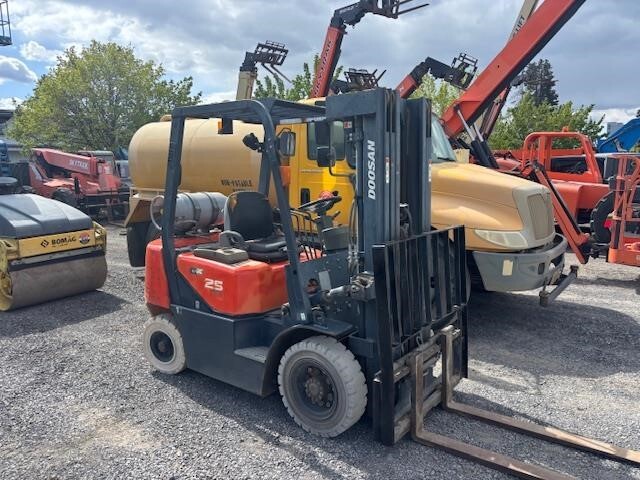 2017 DOOSAN G25G in Bend, OR