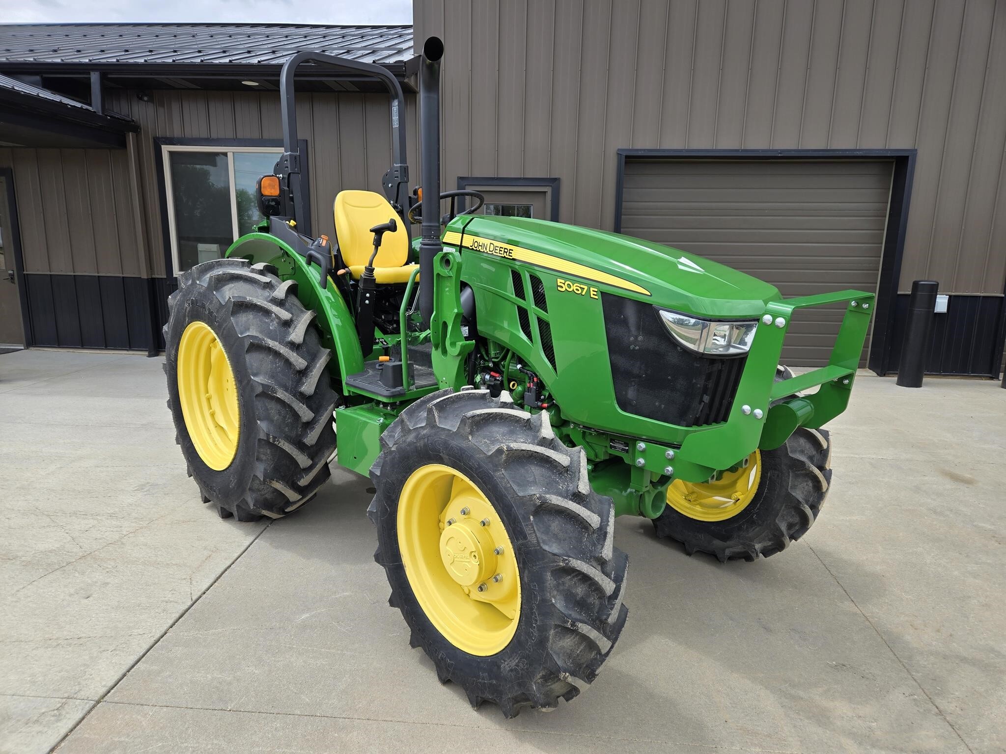 2024 JOHN DEERE 5067E in Gary, SD