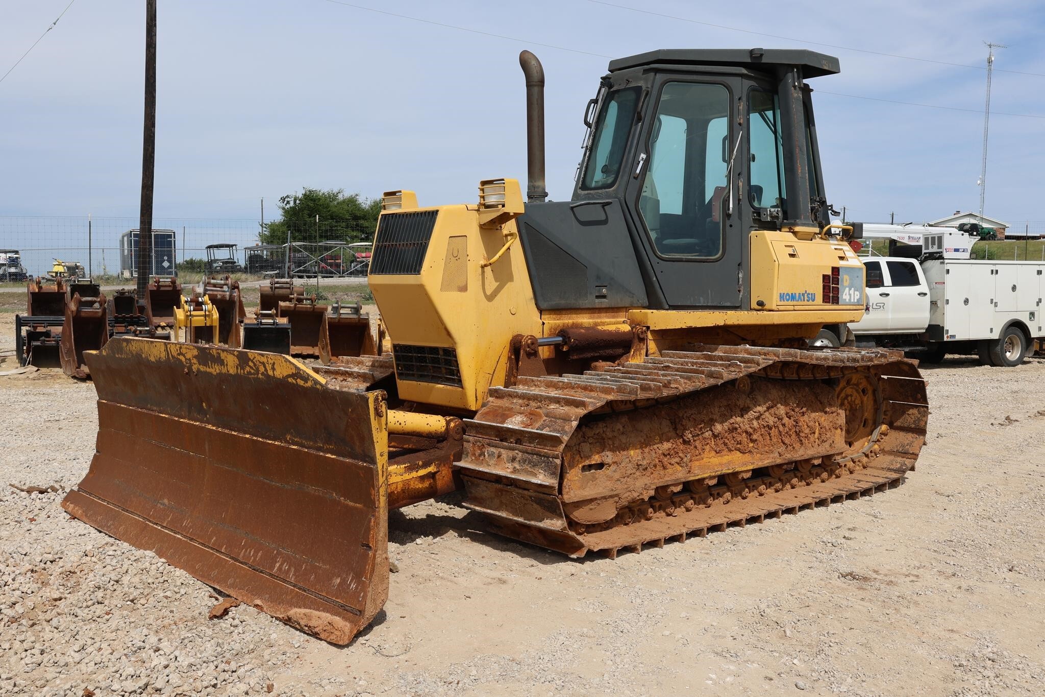 1997 KOMATSU D41P-6 in Weatherford, TX