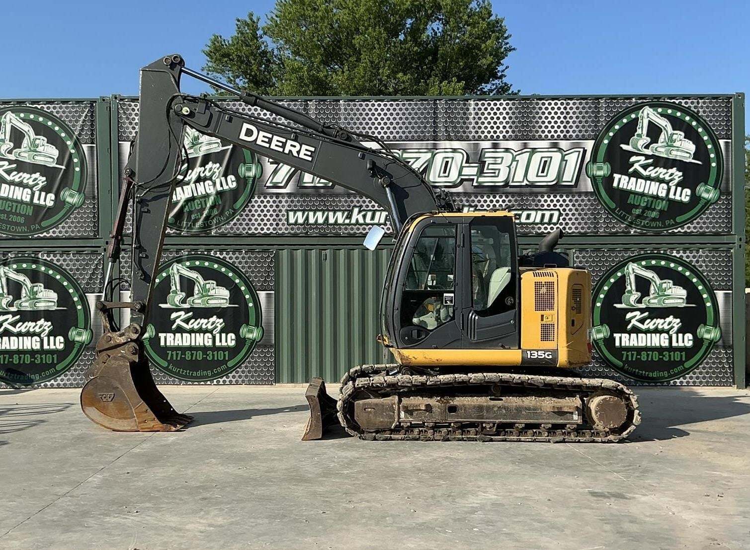 2017 DEERE 135G in Littlestown, PA