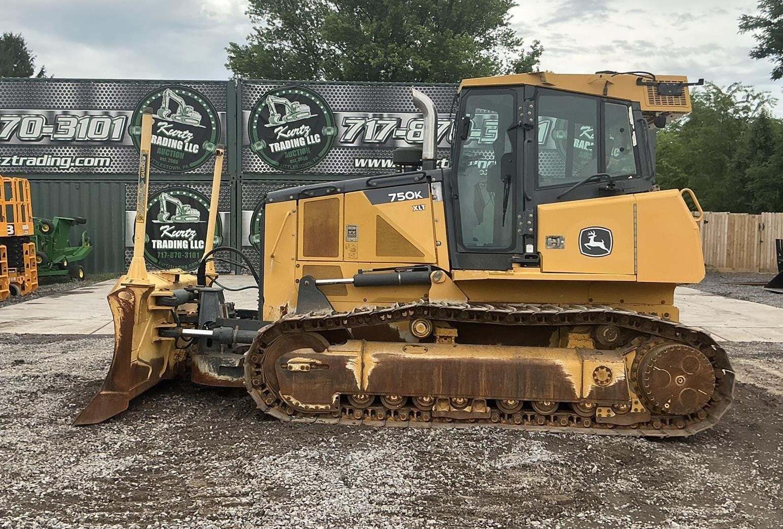 2014 DEERE 750K XLT in Littlestown, PA