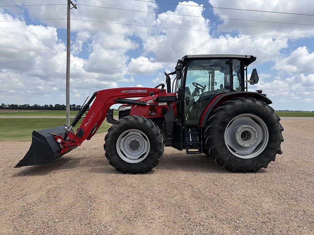 2019 MASSEY FERGUSON 6713 in Mount Hope, KS