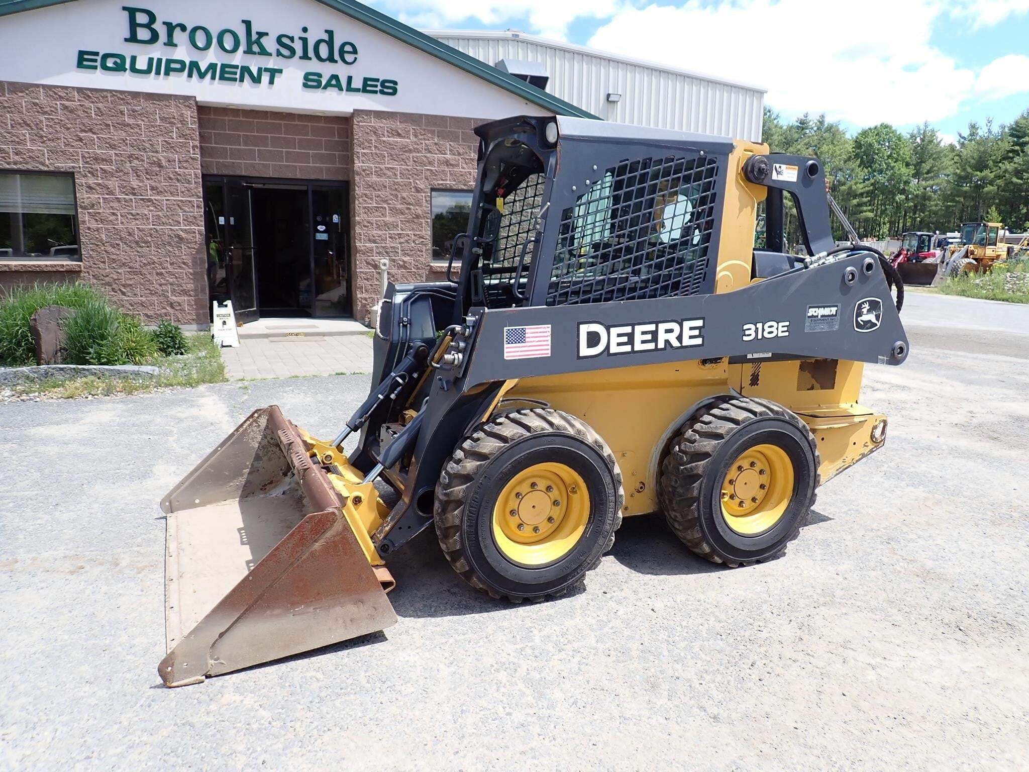 2015 DEERE 318E in Phillipston, MA