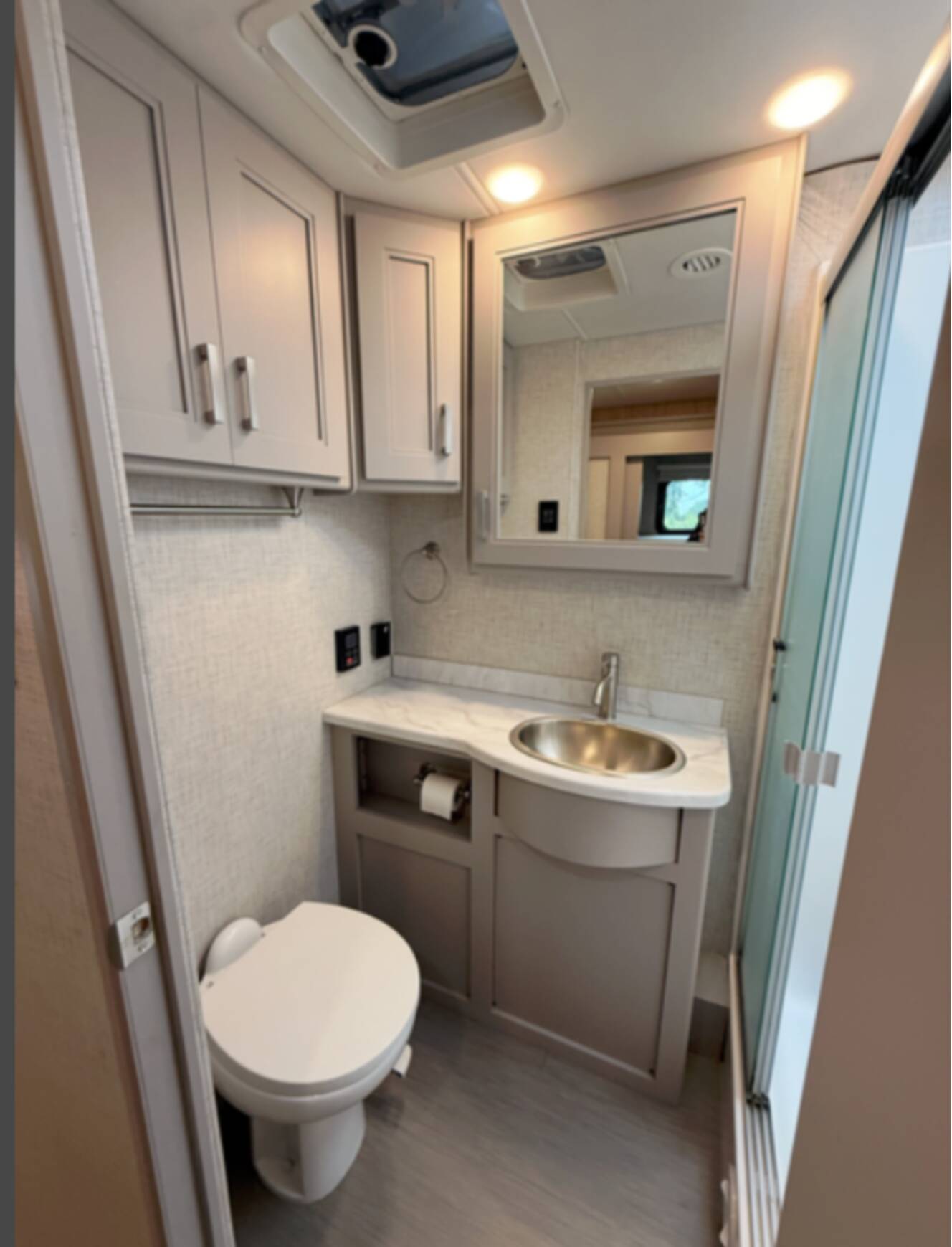 A photo of this 2024 Thor Motor Coach INCEPTION 38DX
