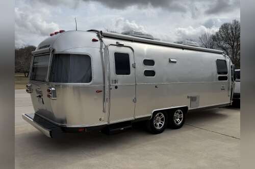 2016 Airstream INTERNATIONAL SIGNATURE 28 CCD SIGNATURE in hempstead TX