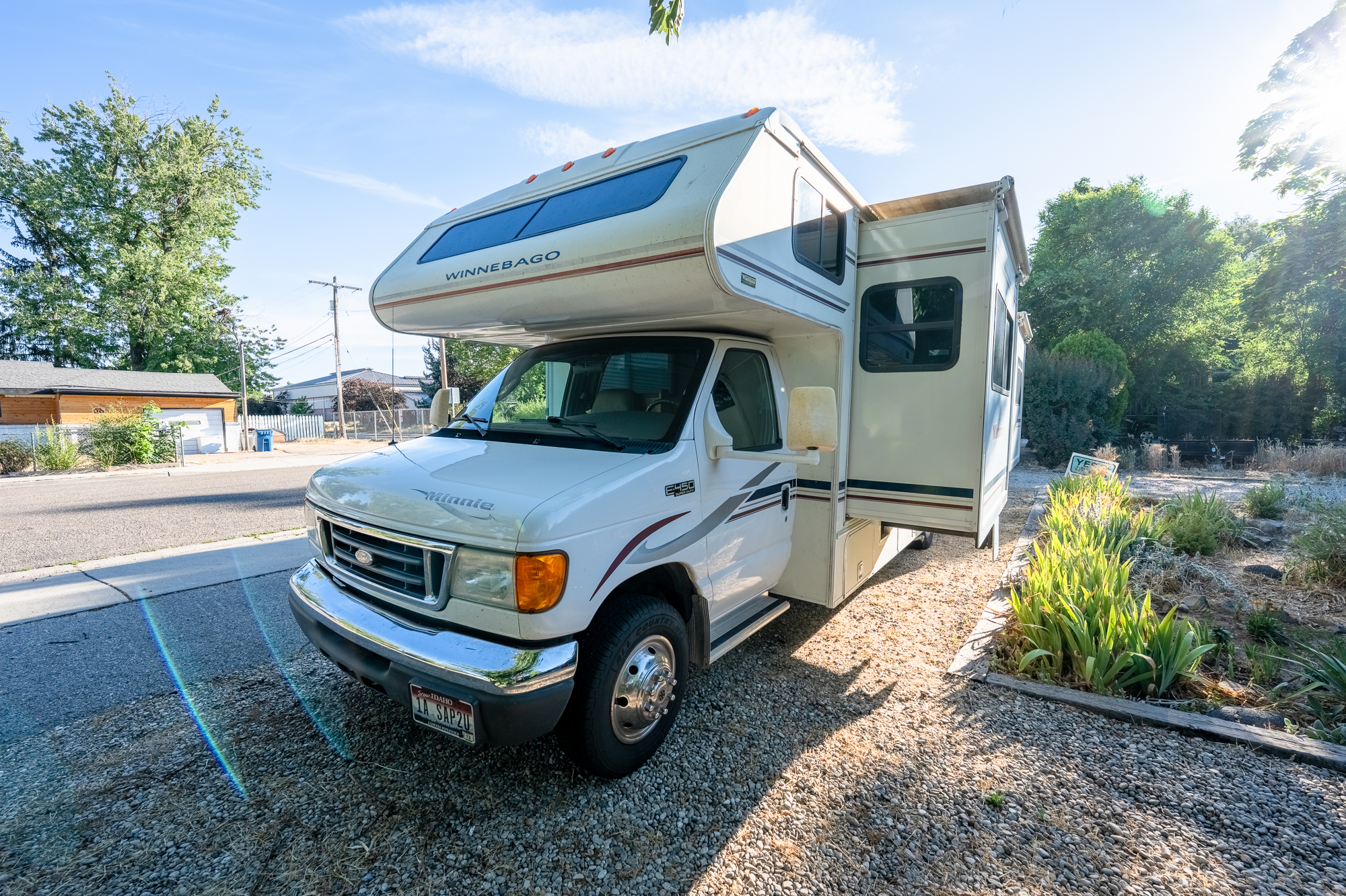 2005 Winnebago MINNIE 29B RV