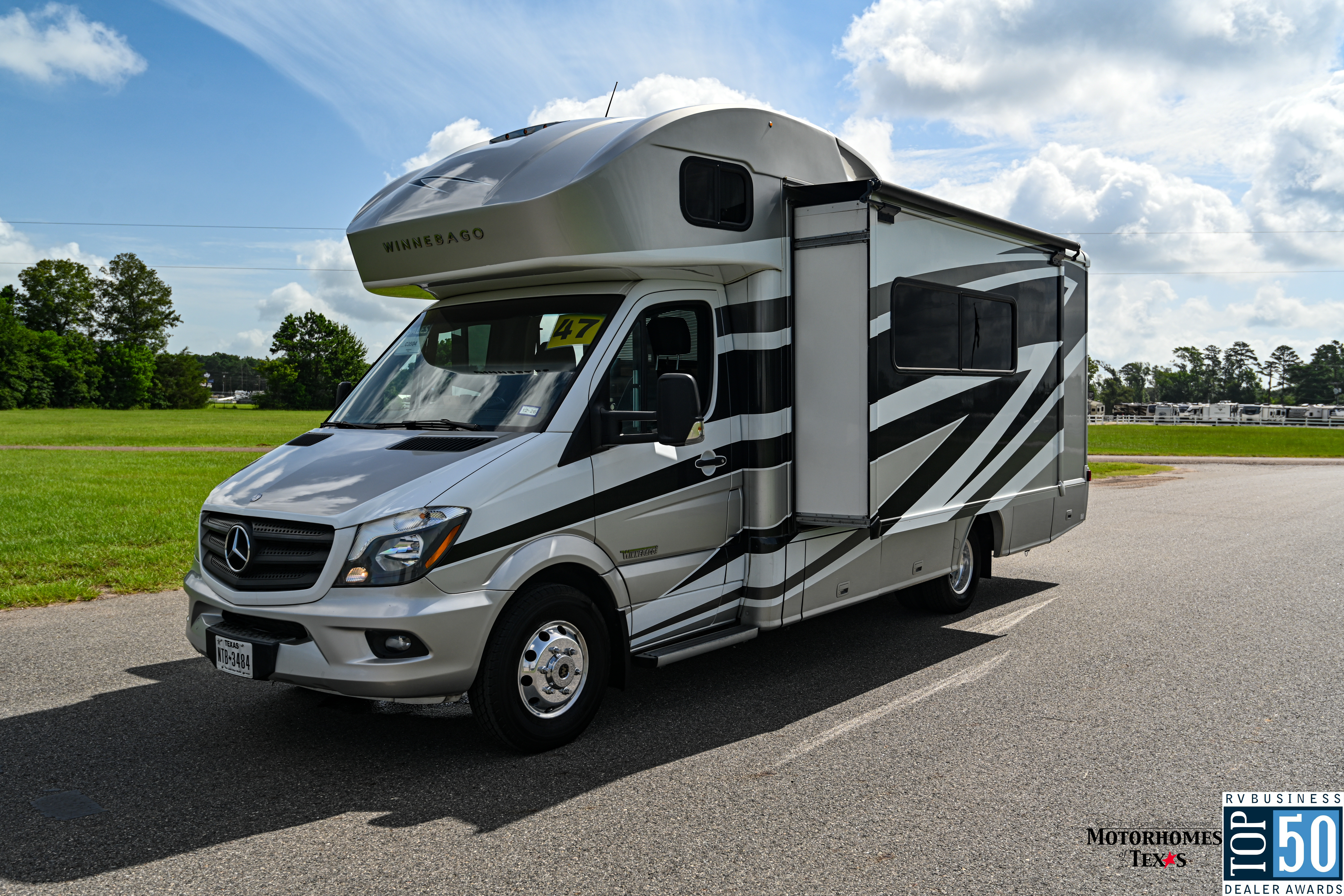 2016 Winnebago Navion 24J RV
