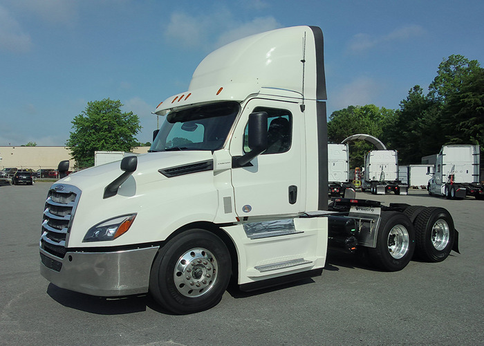 2019 FREIGHTLINER CASCADIA 126 in Charlotte, NC