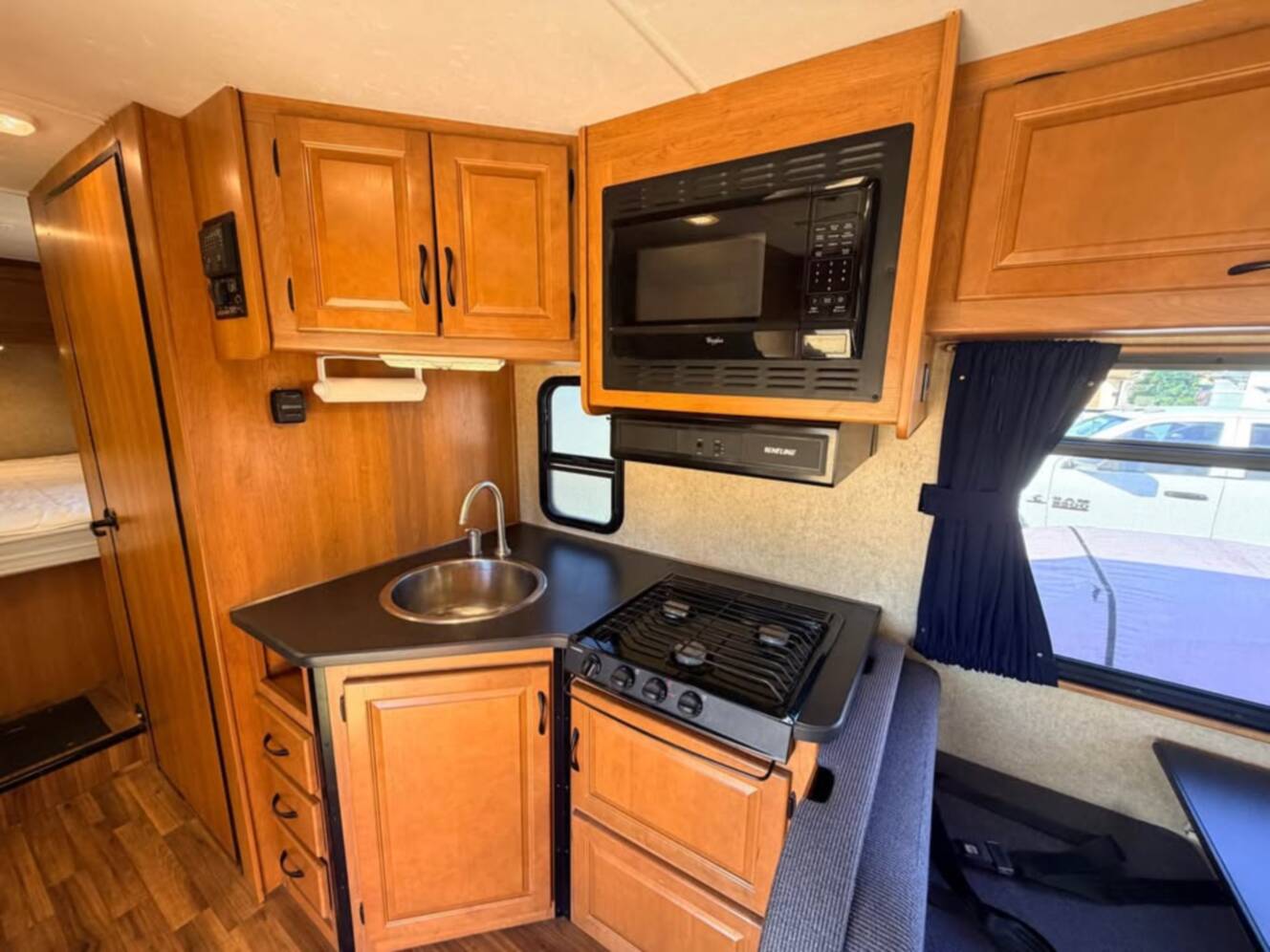 A photo of this 2014 Thor Motor Coach FOUR WINDS MAJESTIC 28A