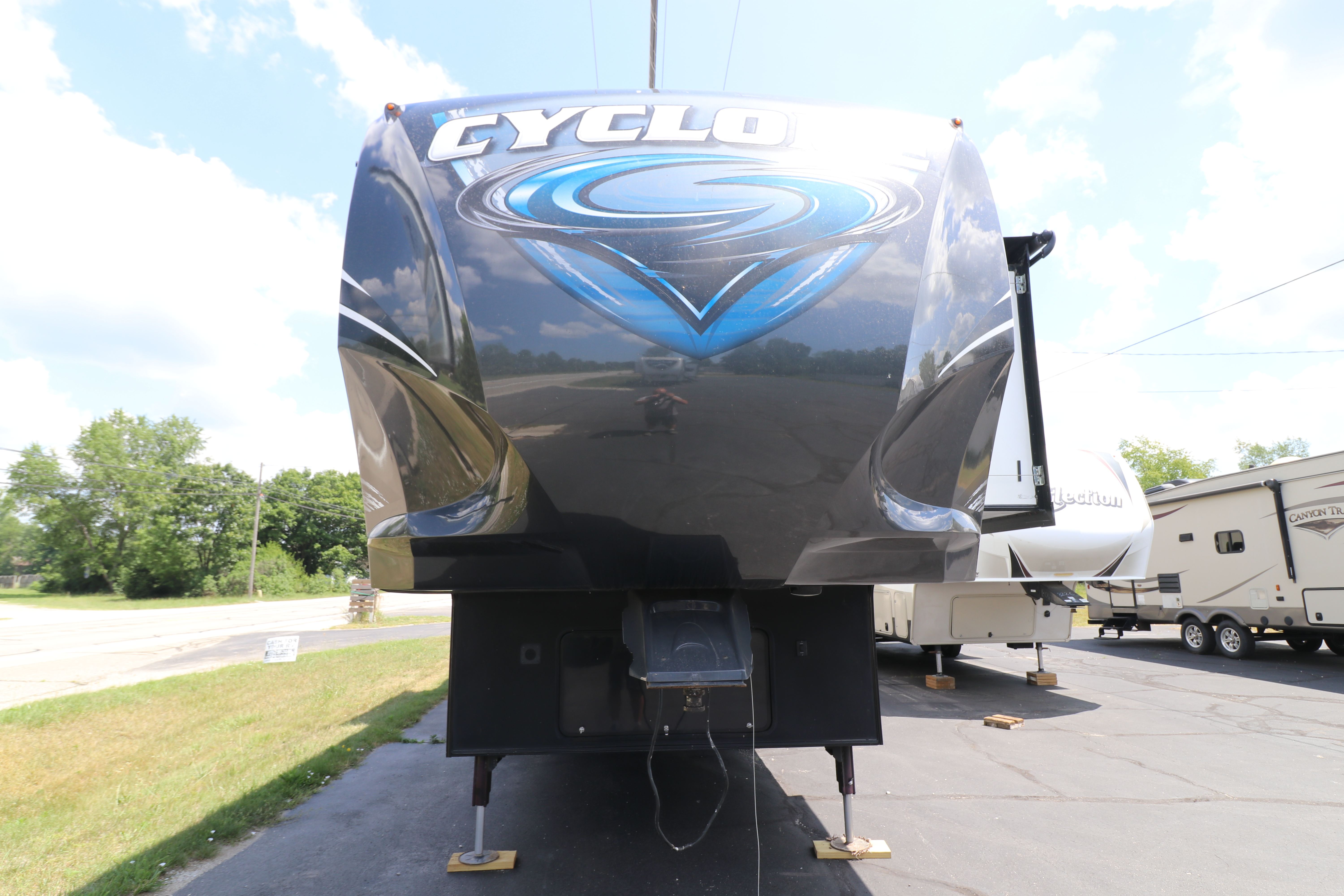 2015 Heartland CYCLONE 4100 Fifth Wheel Toy Hauler RV