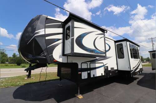 2015 Heartland CYCLONE 4100 in twin lake MI
