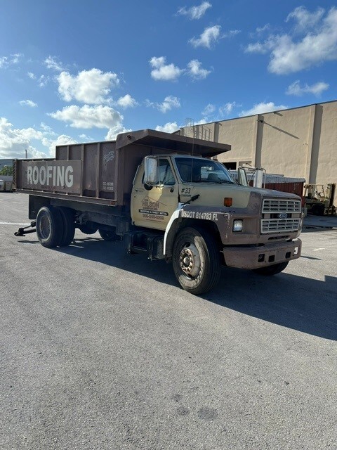1993 FORD F700 in Homestead, FL