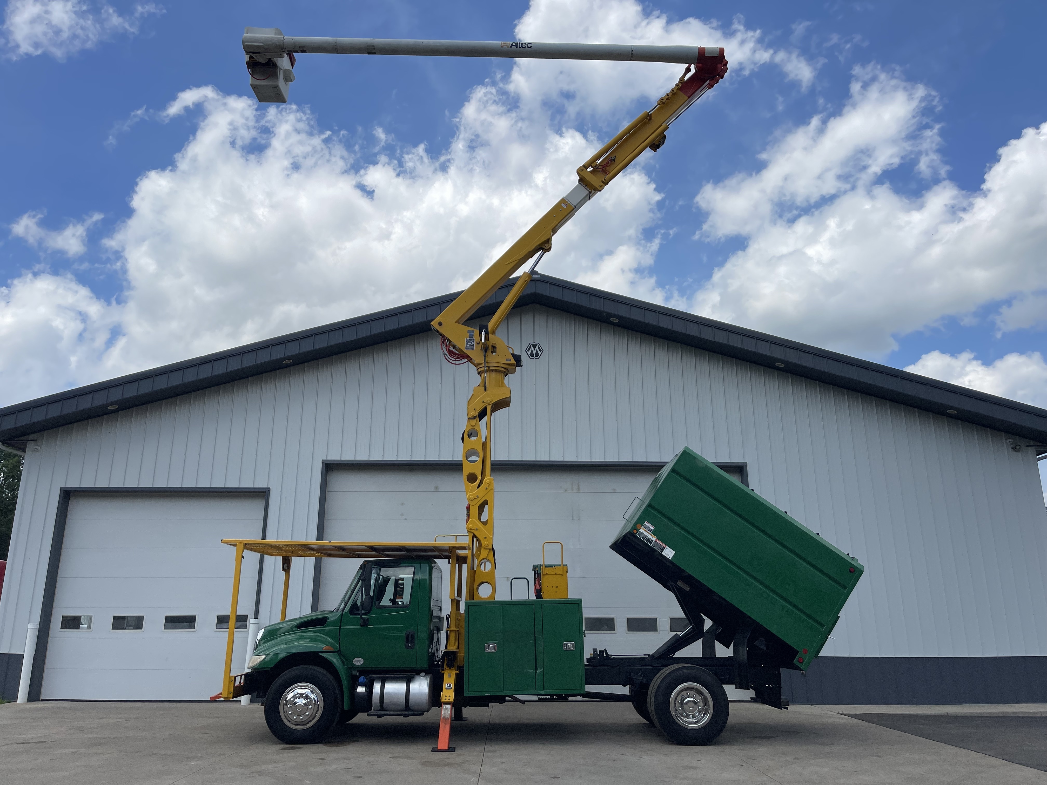 2018 INTERNATIONAL BUSINESS CLASS M2 106 in Battle Creek, MI