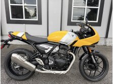 Triumph Expands 400 Lineup with Tracker and Thruxton  image