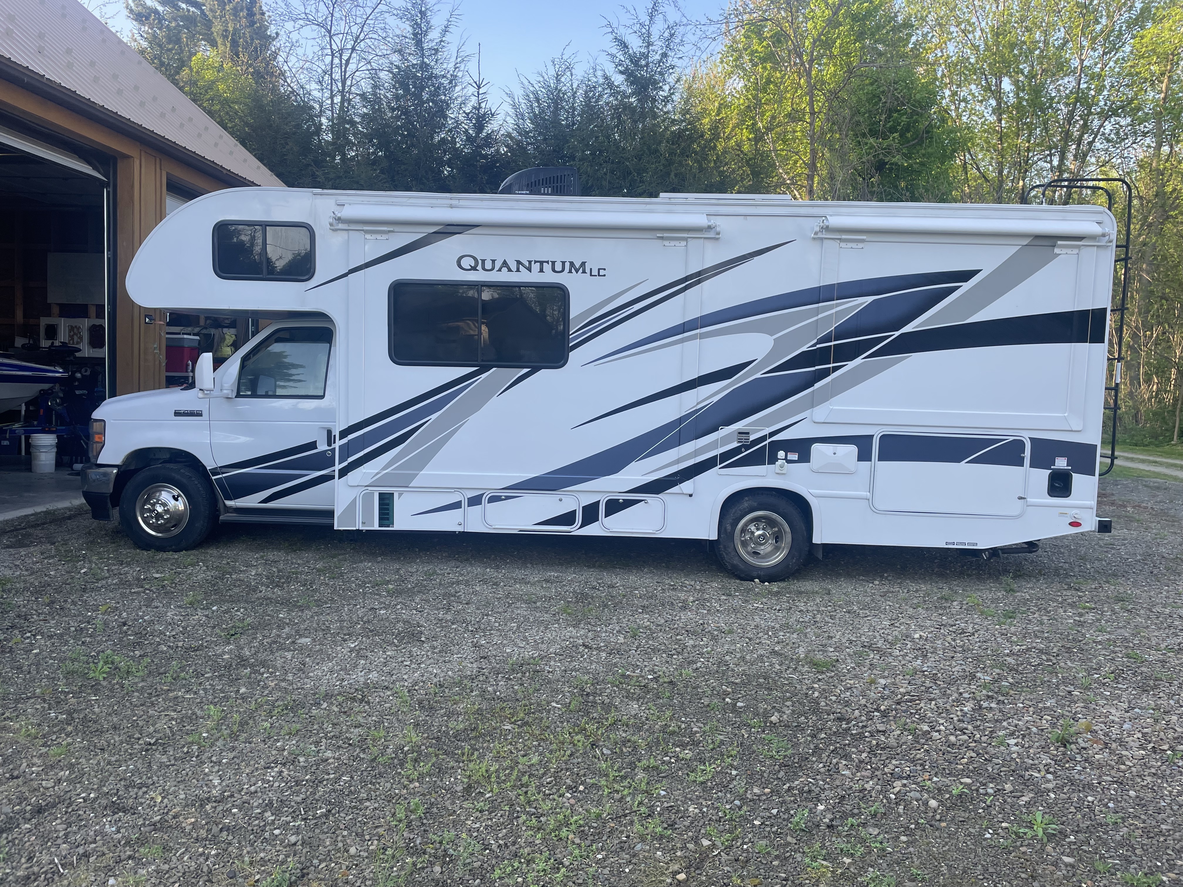 2022 Thor Motor Coach QUANTUM LC26 in westfield NY