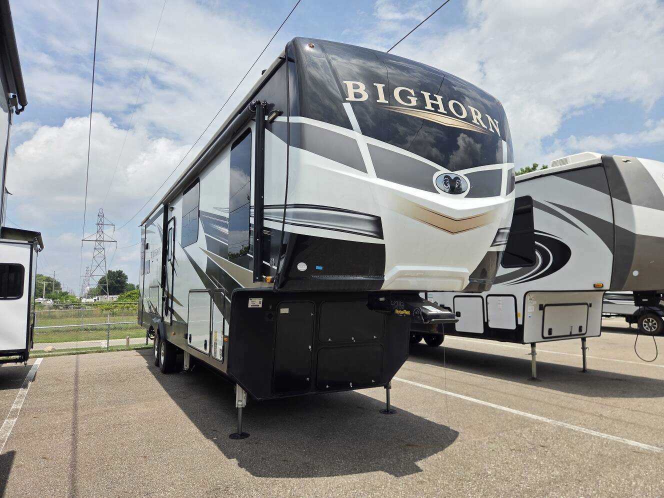 A photo of this 2022 Heartland Bighorn BH 3120 RK