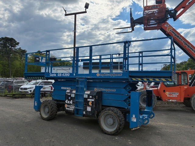 2022 GENIE GS-4390 RT - Rough Terrain Scissor 43 ft. in Lakewood, NJ